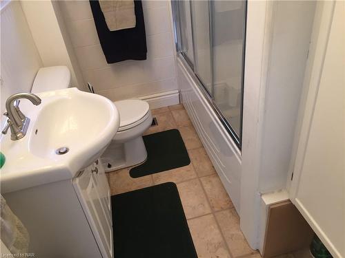 5597 Dorchester Road, Niagara Falls, ON - Indoor Photo Showing Bathroom