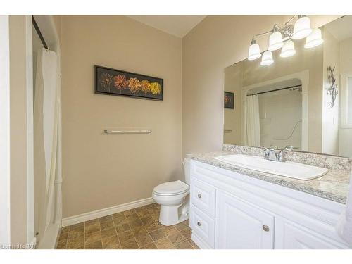 3709 Mountainview Road, Lincoln, ON - Indoor Photo Showing Bathroom