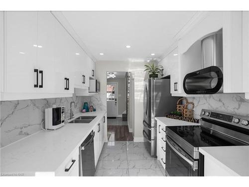5 Northgate Boulevard, Brampton, ON - Indoor Photo Showing Kitchen With Double Sink With Upgraded Kitchen