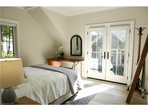 2735 Vimy Road, Port Colborne, ON - Indoor Photo Showing Bedroom