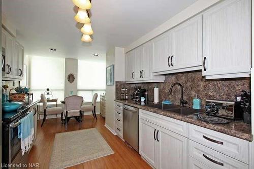 804-5100 Dorchester Road, Niagara Falls, ON - Indoor Photo Showing Kitchen With Double Sink