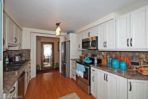 804-5100 Dorchester Road, Niagara Falls, ON - Indoor Photo Showing Kitchen With Upgraded Kitchen