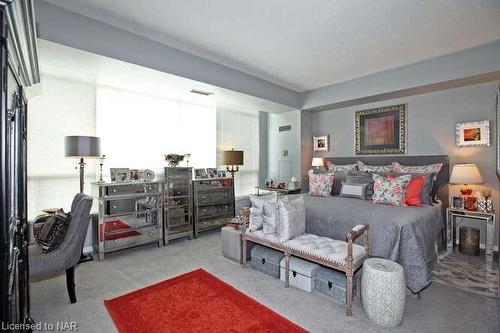 804-5100 Dorchester Road, Niagara Falls, ON - Indoor Photo Showing Bedroom