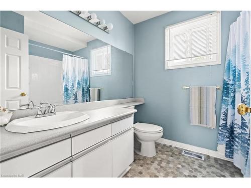 11 Queenston Boulevard, Fort Erie, ON - Indoor Photo Showing Bathroom
