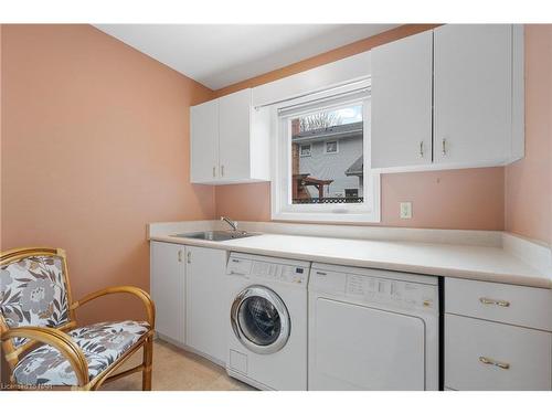 3 Townsend Circle, Fonthill, ON - Indoor Photo Showing Laundry Room