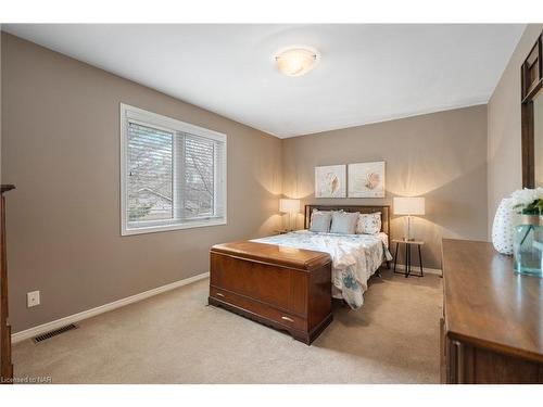 3 Townsend Circle, Fonthill, ON - Indoor Photo Showing Bedroom