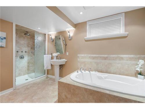 3 Townsend Circle, Fonthill, ON - Indoor Photo Showing Bathroom