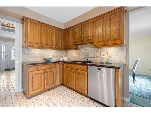 3 Townsend Circle, Fonthill, ON - Indoor Photo Showing Kitchen