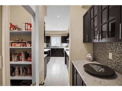 4512 Cinnamon Grove, Niagara Falls, ON - Indoor Photo Showing Kitchen