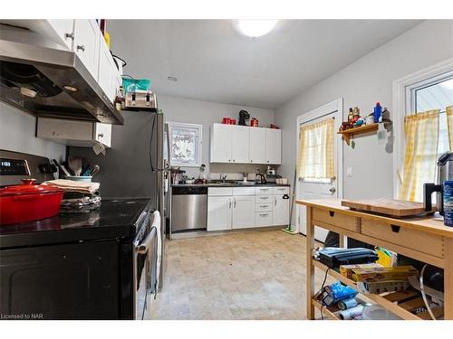 4208 Terrace Avenue, Niagara Falls, ON - Indoor Photo Showing Kitchen