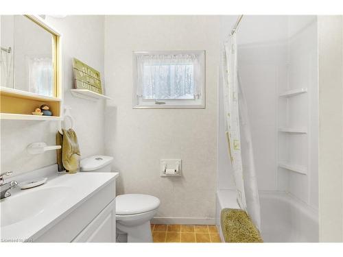 611 Silver Bay Road, Port Colborne, ON - Indoor Photo Showing Bathroom