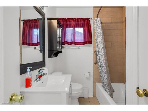 160 Welland Avenue, St. Catharines, ON - Indoor Photo Showing Bathroom