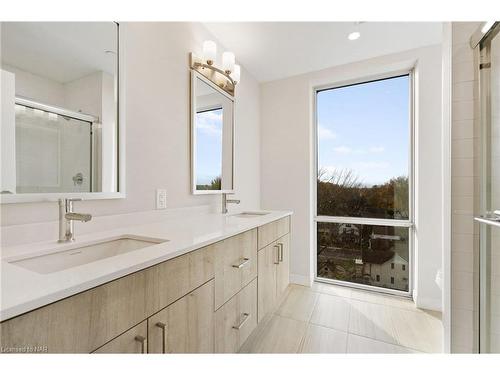 605-118 West Street, Port Colborne, ON - Indoor Photo Showing Bathroom