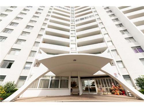 904-15 Towering Heights Boulevard, St. Catharines, ON - Outdoor With Balcony With Facade
