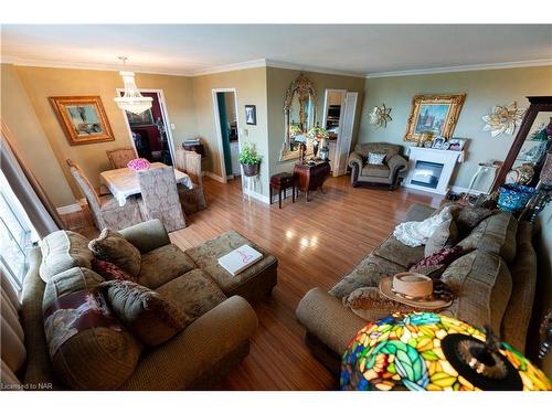 904-15 Towering Heights Boulevard, St. Catharines, ON - Indoor Photo Showing Living Room