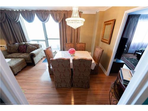 904-15 Towering Heights Boulevard, St. Catharines, ON - Indoor Photo Showing Dining Room