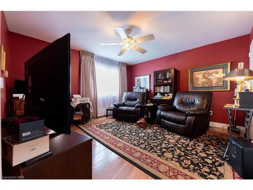 904-15 Towering Heights Boulevard, St. Catharines, ON - Indoor Photo Showing Living Room