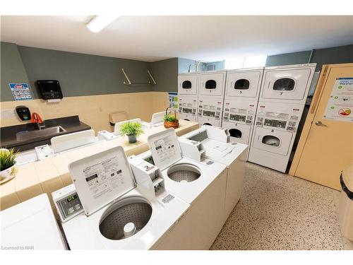 904-15 Towering Heights Boulevard, St. Catharines, ON - Indoor Photo Showing Laundry Room