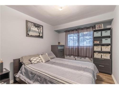 21 Greenwood Avenue, St. Catharines, ON - Indoor Photo Showing Bedroom