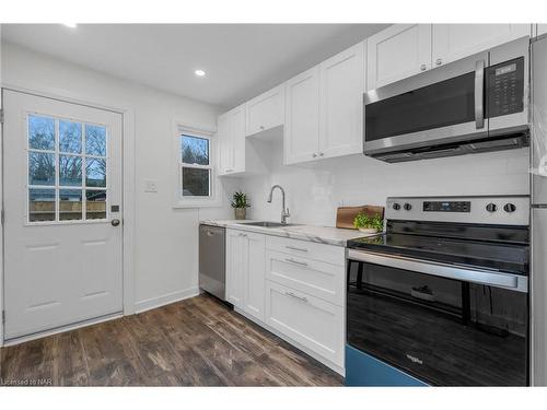 15 Shakespeare Avenue, St. Catharines, ON - Indoor Photo Showing Kitchen