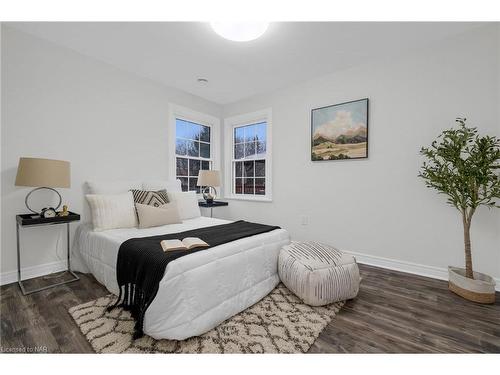 15 Shakespeare Avenue, St. Catharines, ON - Indoor Photo Showing Bedroom