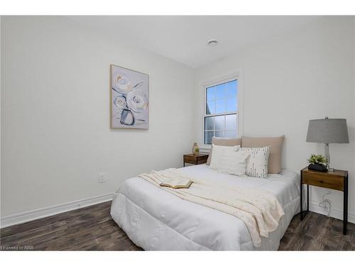 15 Shakespeare Avenue, St. Catharines, ON - Indoor Photo Showing Bedroom