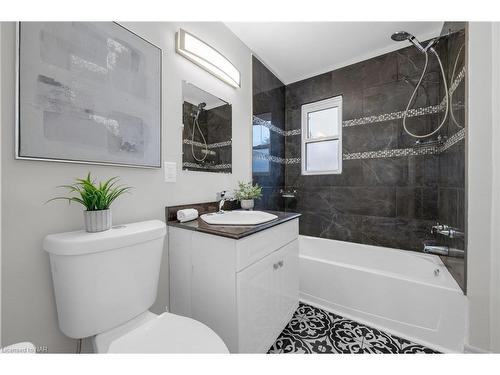 15 Shakespeare Avenue, St. Catharines, ON - Indoor Photo Showing Bathroom