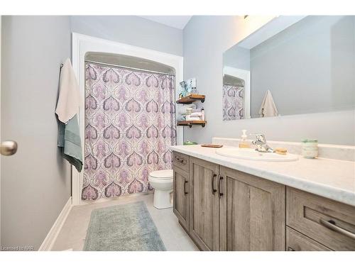 454 Viking Street, Fort Erie, ON - Indoor Photo Showing Bathroom