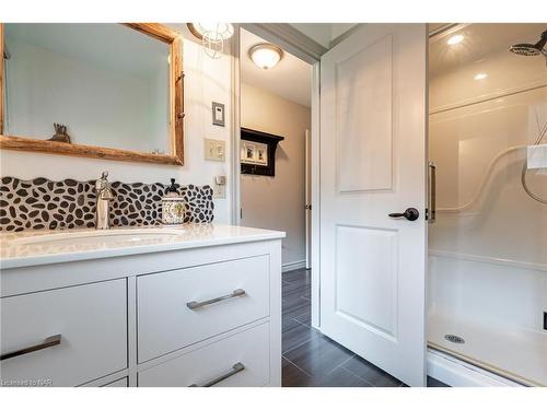 10417 Lakeshore Road, Wainfleet, ON - Indoor Photo Showing Bathroom