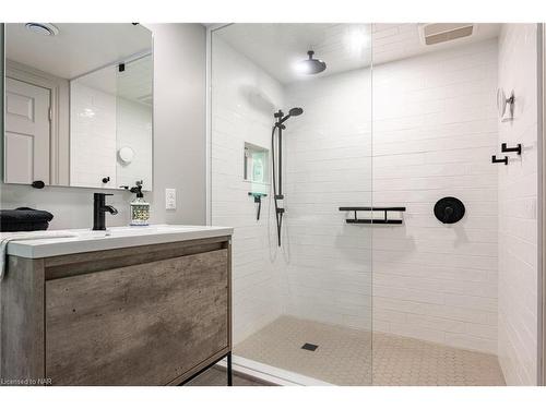10417 Lakeshore Road, Wainfleet, ON - Indoor Photo Showing Bathroom