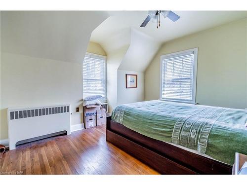 5 Bellevue Terrace, St. Catharines, ON - Indoor Photo Showing Bedroom