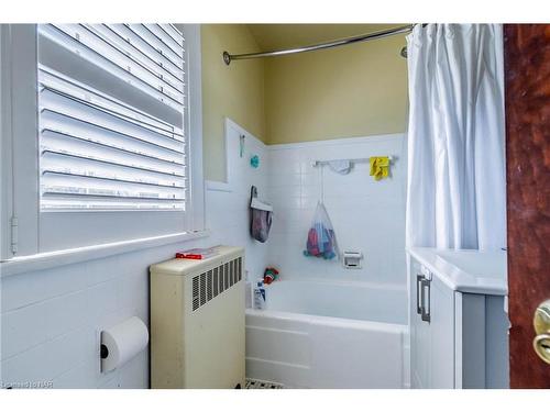5 Bellevue Terrace, St. Catharines, ON - Indoor Photo Showing Bathroom