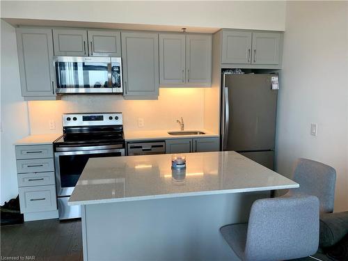 402-7711 Green Vista Gate, Niagara Falls, ON - Indoor Photo Showing Kitchen With Upgraded Kitchen