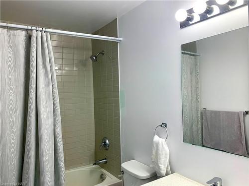 402-7711 Green Vista Gate, Niagara Falls, ON - Indoor Photo Showing Bathroom