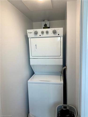 402-7711 Green Vista Gate, Niagara Falls, ON - Indoor Photo Showing Laundry Room