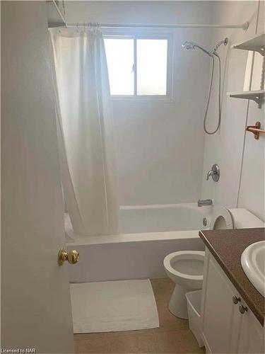 4-358-360 Glenridge Avenue, St. Catharines, ON - Indoor Photo Showing Bathroom