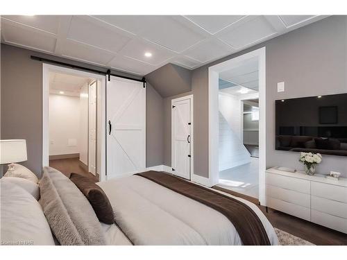 24 Walnut Street, Port Colborne, ON - Indoor Photo Showing Bedroom
