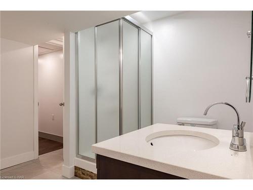24 Walnut Street, Port Colborne, ON - Indoor Photo Showing Bathroom