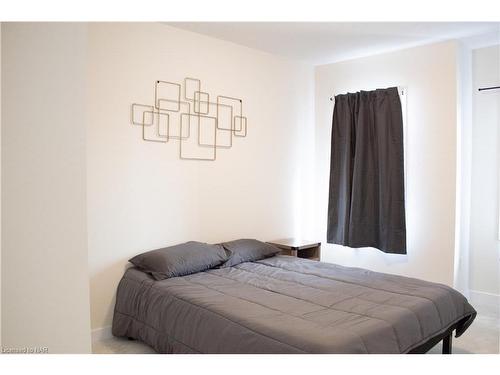 27 Keelson Street, Welland, ON - Indoor Photo Showing Bedroom