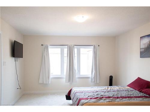 27 Keelson Street, Welland, ON - Indoor Photo Showing Bedroom