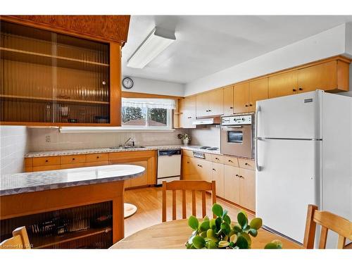 515 Sugarloaf Street, Port Colborne, ON - Indoor Photo Showing Kitchen With Double Sink