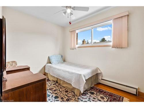 515 Sugarloaf Street, Port Colborne, ON - Indoor Photo Showing Bedroom