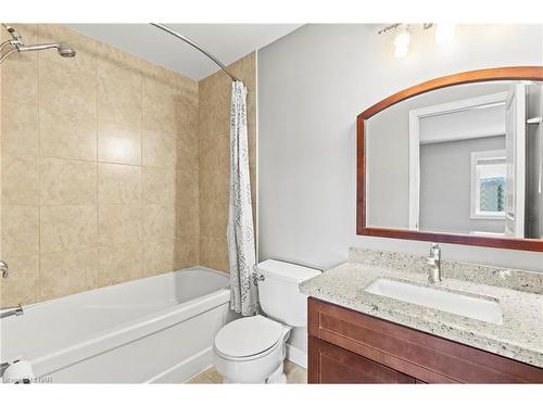 79 Sumner Crescent, Grimsby, ON - Indoor Photo Showing Bathroom