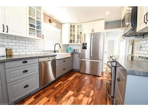 11 Montgomery Avenue, St. Catharines, ON - Indoor Photo Showing Kitchen