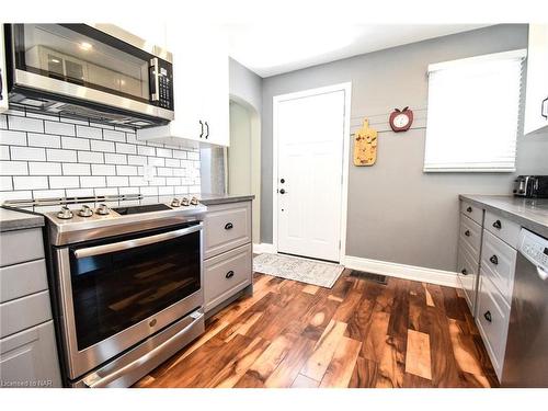 11 Montgomery Avenue, St. Catharines, ON - Indoor Photo Showing Other Room
