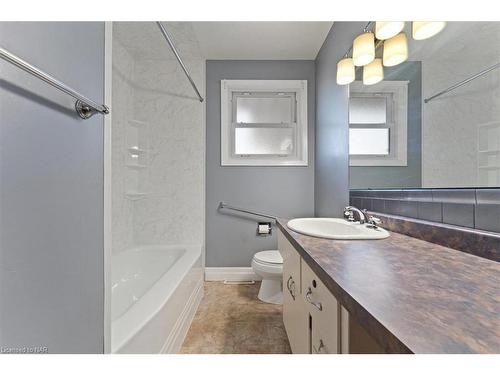 27 Mountain Street, St. Catharines, ON - Indoor Photo Showing Bathroom