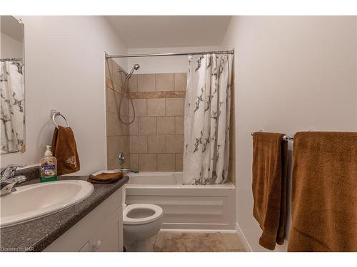 5397 Elm Street, Niagara Falls, ON - Indoor Photo Showing Bathroom