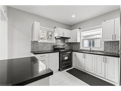 4999 Maple Street, Niagara Falls, ON - Indoor Photo Showing Kitchen