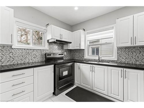 4999 Maple Street, Niagara Falls, ON - Indoor Photo Showing Kitchen With Double Sink