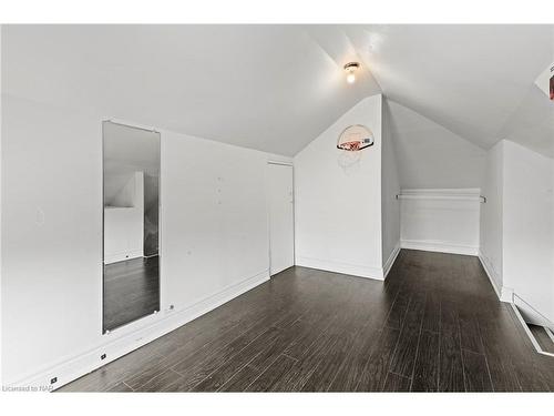 4999 Maple Street, Niagara Falls, ON - Indoor Photo Showing Other Room